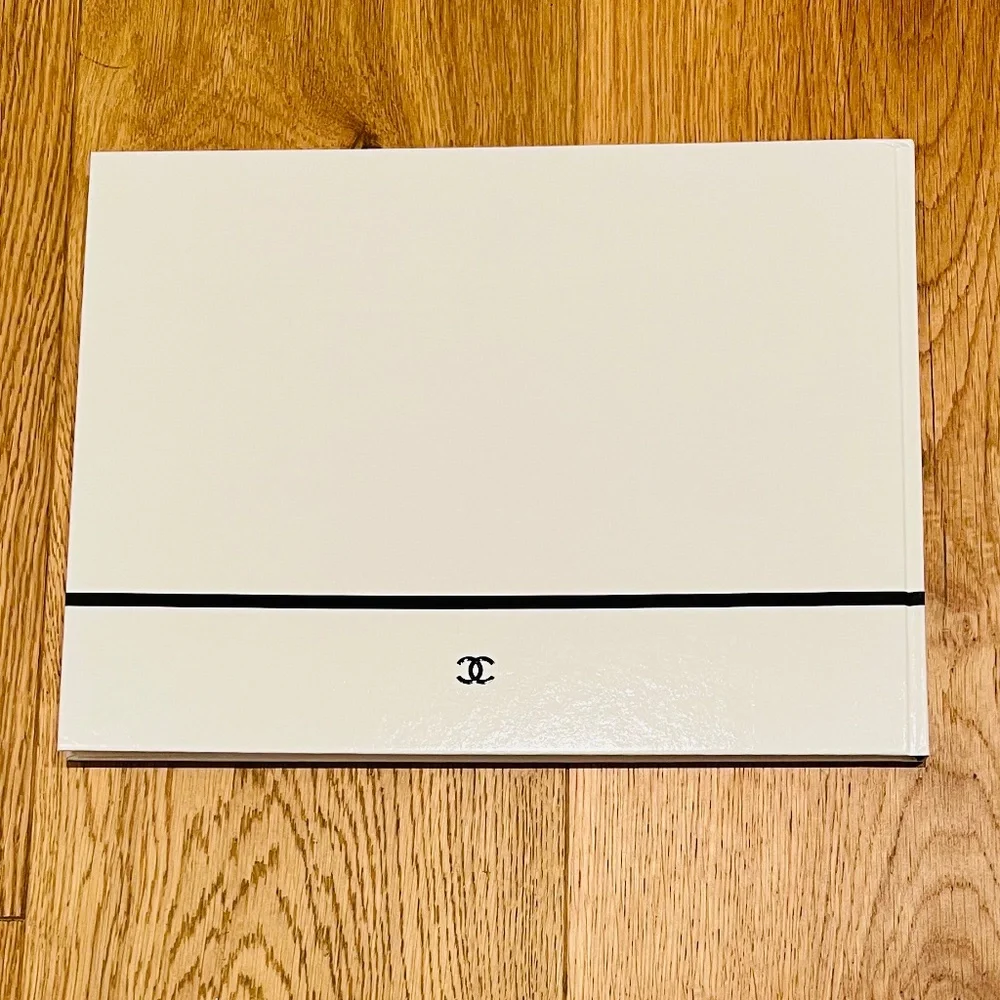 2020/21 CHANEL Le Chateau Des Dames Metiers D’Art Look Book - Picture 3 of 4